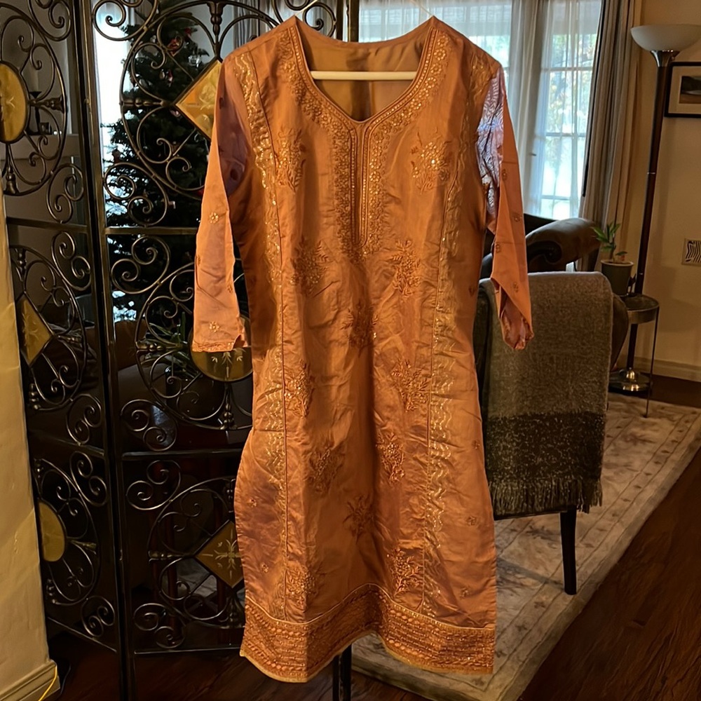 Beautiful dusty rose/salmon outfit! Tunic, pants and shawl with tags!